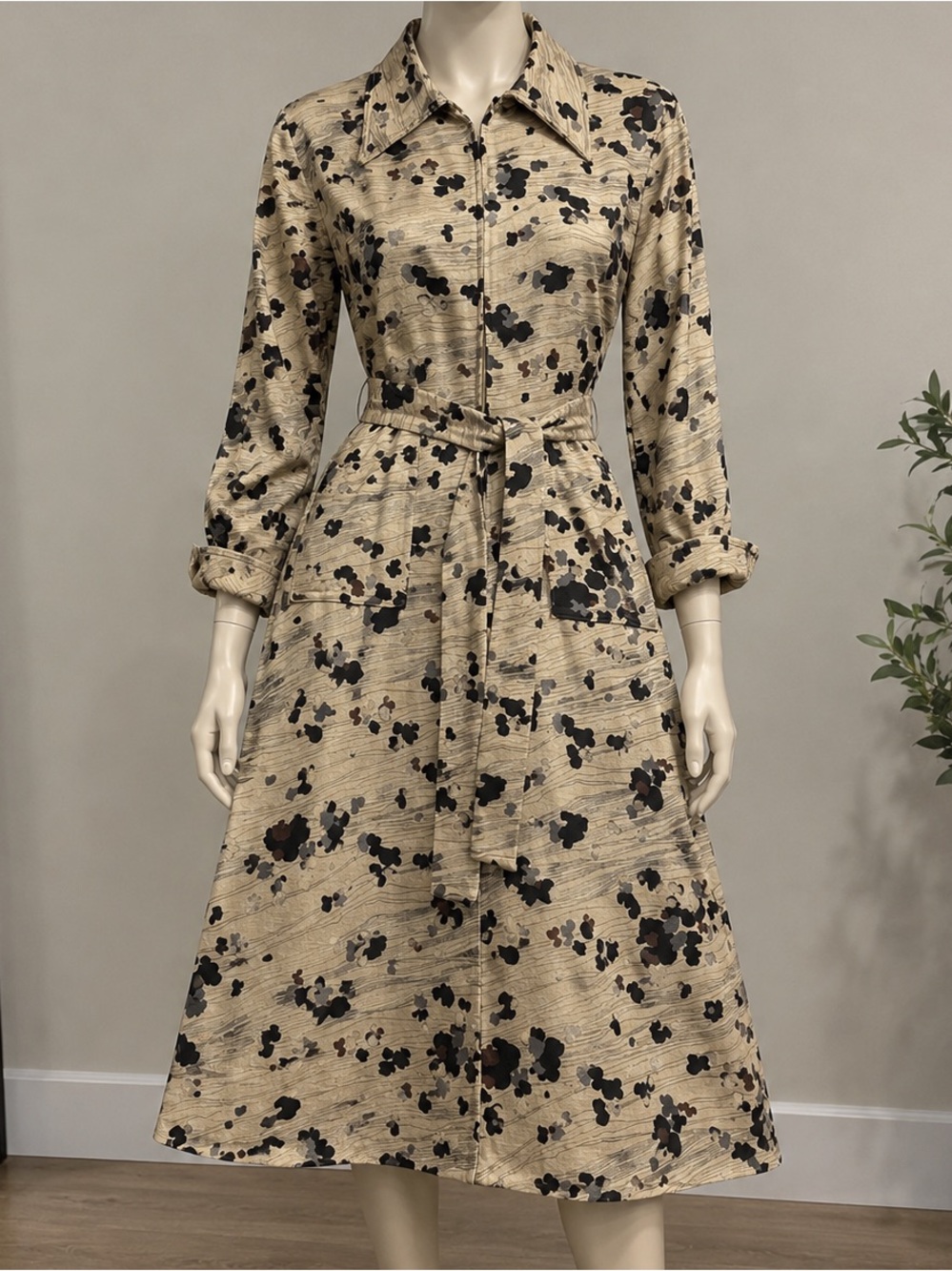 Vintage 70s Sport Couture Zip Front Duster Dress with Dagger/Disco Collar